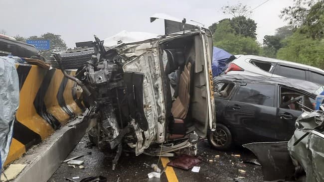polisi_amankan_sopir_truk_pemicu_kecelakaan_beruntun_di_tol_cipularang