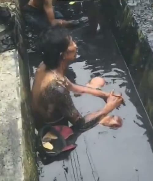 polisi_belum_terima_laporan_korban_dua_orang_pencuri_helm_masih_aman