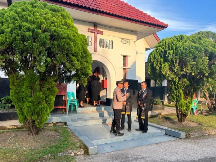 polisi_beri_jaminan_keamanan_selama_paskah_di_siantar_50_gereja_diamankan