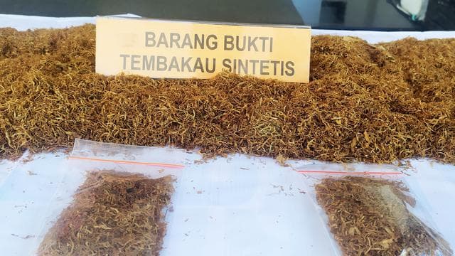 polisi_bongkar_sindikat_pengedar_tembakau_sintetis