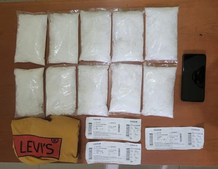 polisi_gagalkan_penyelundupan_sabu_lewat_bandara_barang_bukti_1_kg
