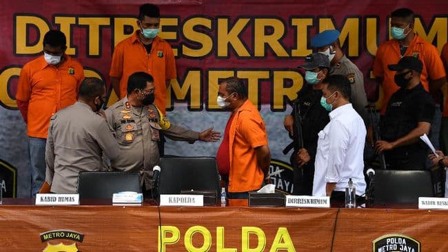 polisi_gelar_rekonstruksi_kasus_pembunuhan_kelompok_john_kei_di_lima_lokasi
