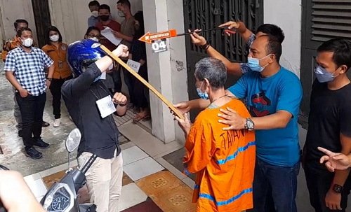 polisi_gelar_rekonstruksi_pembunuhan_anak_pemilik_toko_besi_di_siantar