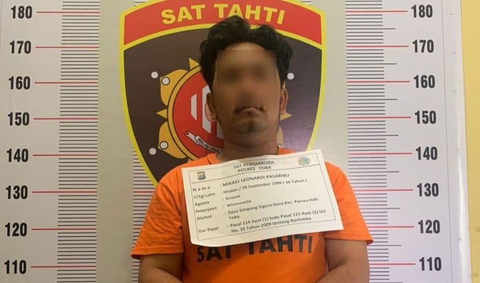polisi_geledah_rumah_warga_diduga_bandar_narkoba_di_toba_barang_buktinya_pil_ekstasi