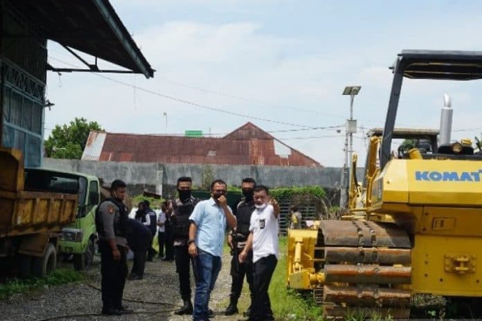 polisi_geledah_uptjj_dinas_bina_marga_medan_dan_bina_kontruksi_sumut