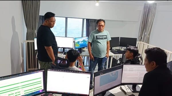 polisi_gerebek_markas_judi_online_7_orang_diamankan
