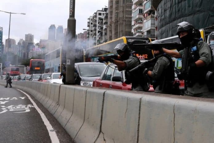polisi_hong_kong_bubarkan_demonstrasi_terbesar_sejak_wabah_covid_19