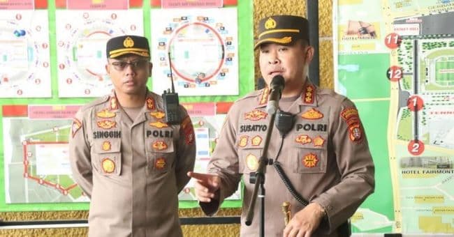polisi_kerahkan_2627_personel_amankan_persija_vs_persita_di_gbk_malam_ini