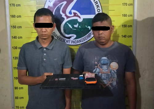 polisi_menyaru_pembeli_2_pengedar_narkoba_ditangkap_di_sidimpuan