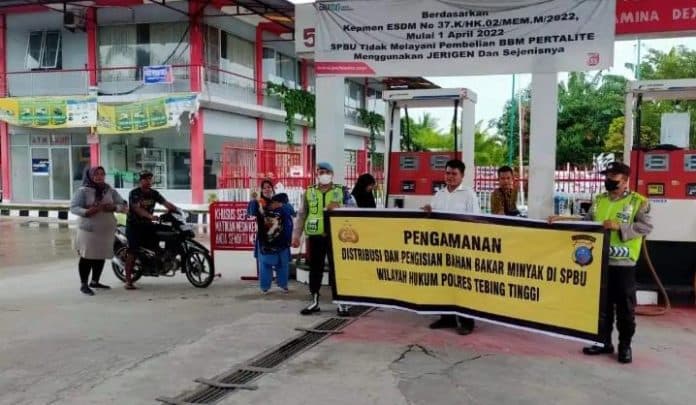 polisi_pantau_4_spbu_di_tebing_tinggi_1_diantaranya_kosong_bbm