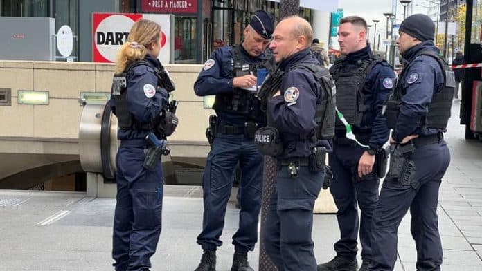 polisi_paris_selidiki_kasus_penembakan_wanita_berhijab_di_stasiun_paris