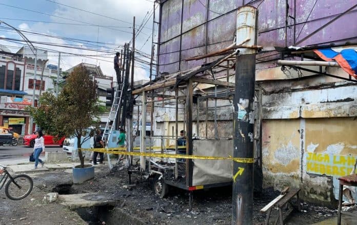 polisi_periksa_terduga_pelaku_pembakar_pos_lantas_polsek_sunggal_di_kampung_lalang