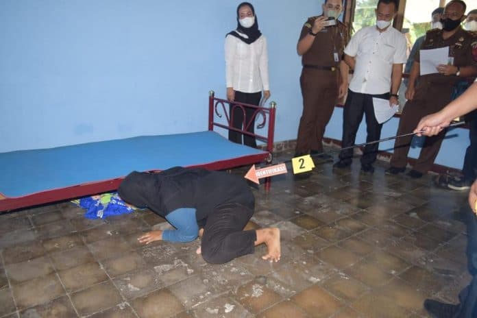 polisi_reka_ulang_kasus_remaja_yang_buang_bayi_baru_lahir_di_asahan