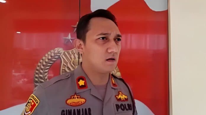 polisi_selidiki_perempuan_yang_terlibat_tabrakan_pickup_dan_sepeda_motor_di_sekip_medan