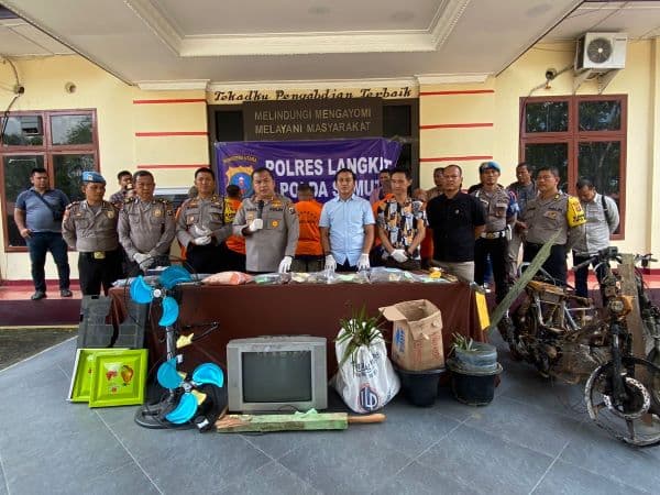 polisi_tahan_12_tersangka_pengrusakan_rumah_timses_caleg_dua_diantaranya_emak_emak