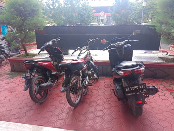 polisi_tangkap_3_maling_motor_di_percut_sei_tuan_berikut_perantara_penadahnya