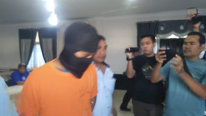 polisi_tangkap_anak_sekolahan_yang_miliki_sajam_panjang_saat_tawuran