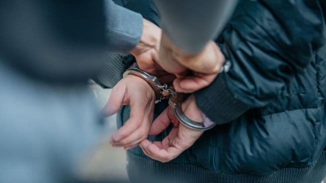 polisi_tangkap_istri_dpo_kasus_judi_online_pegawai_komdigi