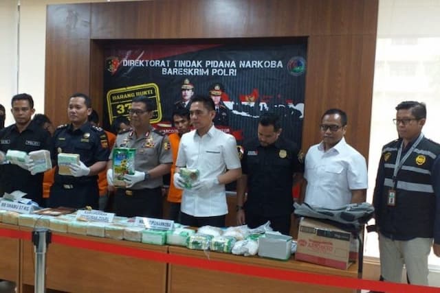 polisi_tangkap_pembawa_37_kg_sabu_di_labuhan_batu