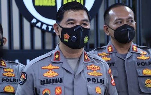 polisi_tangkap_penyebar_video_syur_diduga_artis_rebecca_klopper