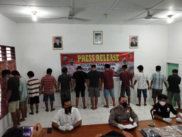 polisi_tetapkan_12_tersangka_pengeroyokan_surya_ganda_hingga_tewas_di_simalungun