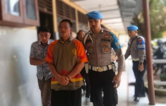 polisi_tetapkan_pelatih_renang_yang_tendang_wanita_sebagai_tersangka