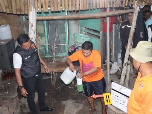 polisi_turunkan_100_orang_personel_di_rekonstruksi_pembakaran_rumah_wartawan_di_karo