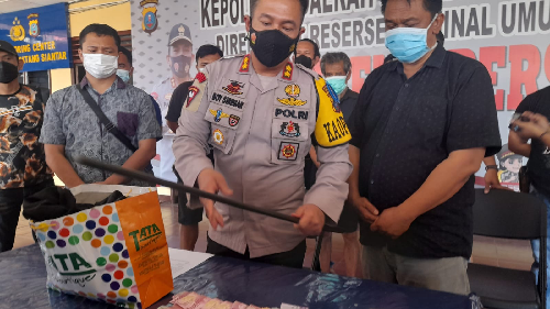 polisi_ungkap_pelaku_sakit_hati_pernah_ditendang_korban