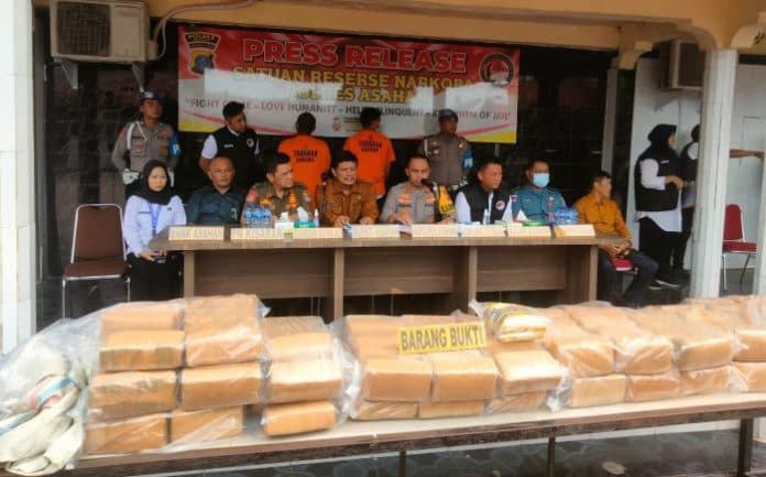 polres_asahan_gagalkan_peredaran_130_kg_ganja_dari_aceh