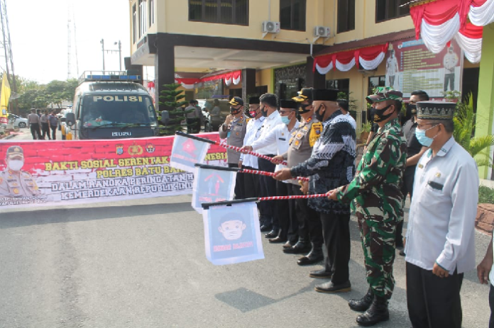 polres_batu_bara_bagikan_7_ton_beras_untuk_warga_terdampak_covid_19