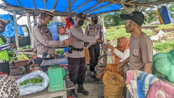 polres_batu_bara_ingatkan_kelengkapan_dosis_vaksin_warga
