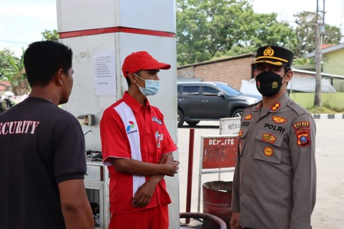 polres_batu_bara_sidak_spbu_dilarang_jual_bbm_dengan_jerigen_atau_drum
