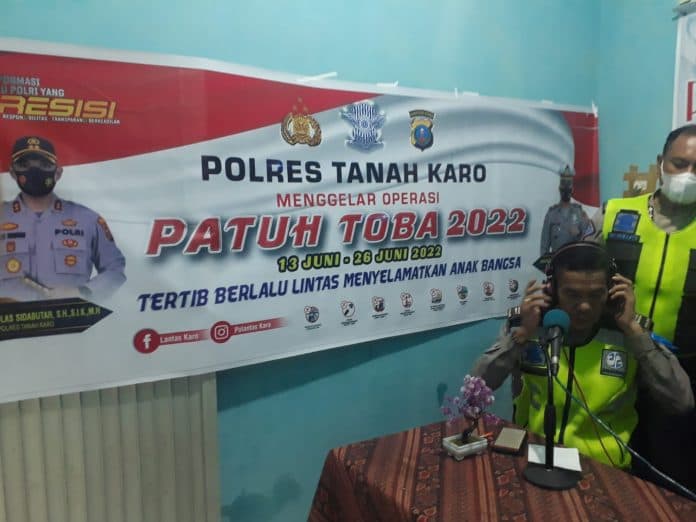 polres_karo_sosialisasikan_operasi_patuh_toba_2022_di_radio