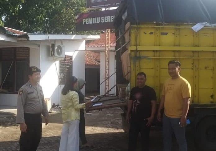 polres_labuhanbatu_amankan_kedatangan_14_jenis_logistik_pemilu