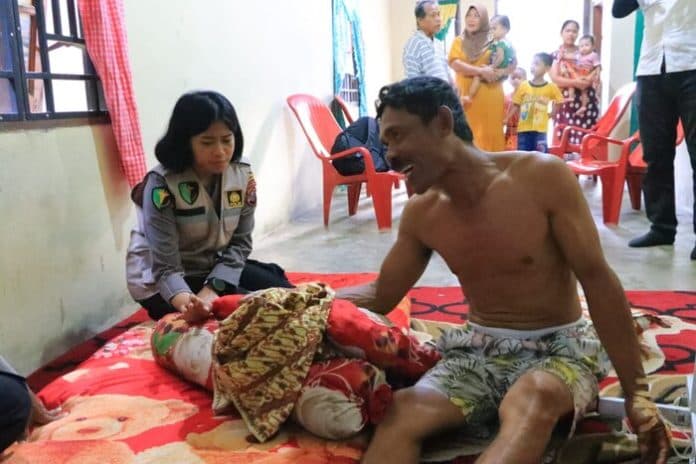 polres_labuhanbatu_cek_kesehatan_korban_serangan_buaya