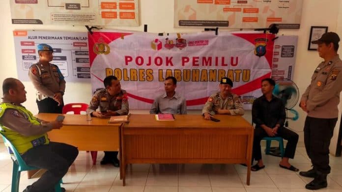 polres_labuhanbatu_laksanakan_pojok_pemilu_dengan_kpu_dan_bawaslu