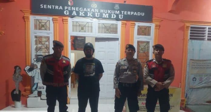 polres_labuhanbatu_patroli_dialogis_malam_hari_ke_kantor_bawaslu