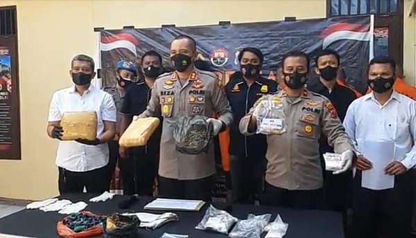 polres_madina_ringkus_kurir_dan_bandar_narkoba