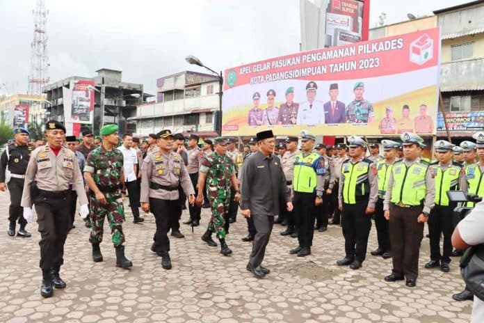 polres_padang_sidempuan_apel_gelar_pasukan_pengamanan_pilkades_serentak_di_42_desa