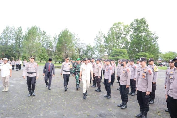 polres_pakpak_bharat_laksanakan_apel_gelar_pasukan_ops_lilin_toba_2022