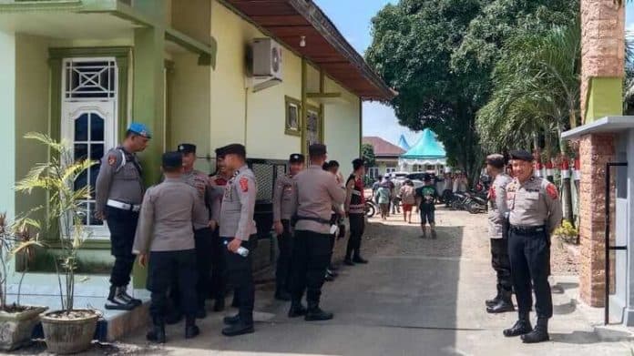 polres_palas_sterilkan_area_pencabutan_nomor_urut_calon_kepala_daerah