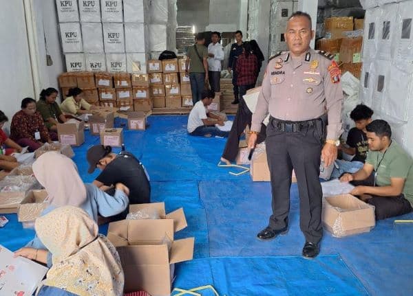 polres_pematang_siantar_pantau_pelipatan_surat_suara_pemilu_2024