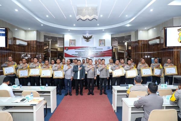 polres_pematang_siantar_raih_kepatuhan_pelayanan_publik_tahun_2023
