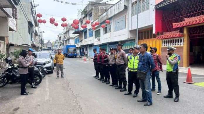 polres_pematangsiantar_siagakan_perayaan_hari_waisak_2568_be_2024