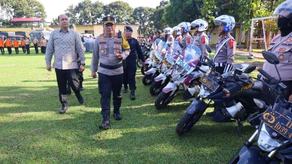 polres_pematangsiantar_turunkan_300_personel_amankan_nataru