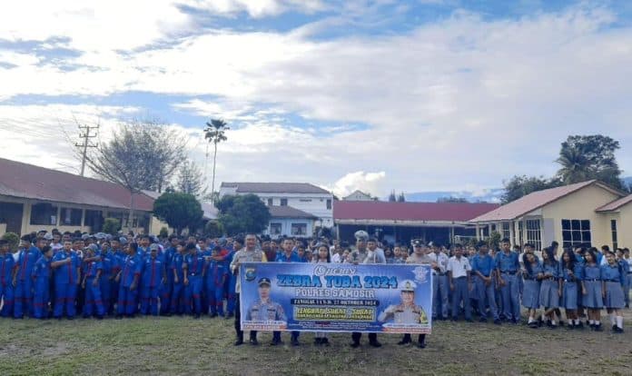 polres_samosir_imbau_siswa_pahami_ketentuan_berkendara
