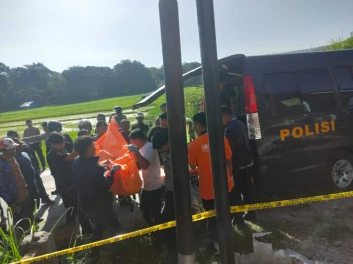 polres_samosir_investigasi_penemuan_mayat_di_pangururan