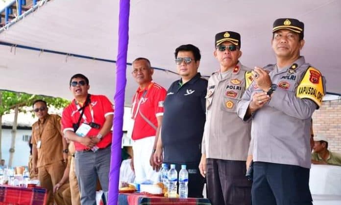 polres_samosir_jamin_keamanan_pertandingan_cabor_voli_pantai_pon_xxi
