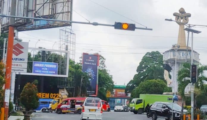 polres_siantar_antisipasi_kecelakaan_di_lokasi_traffic_light_rusak