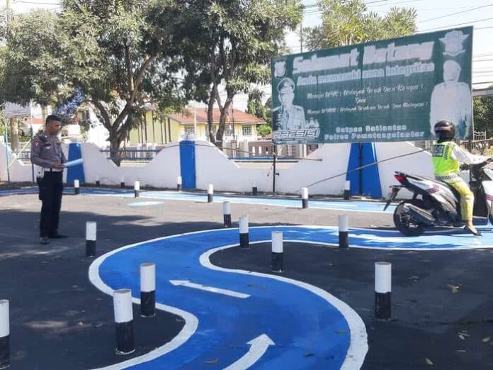polres_siantar_resmi_mengubah_lintasan_uji_praktek_sim_permudah_pemohon_dapat_sim_c